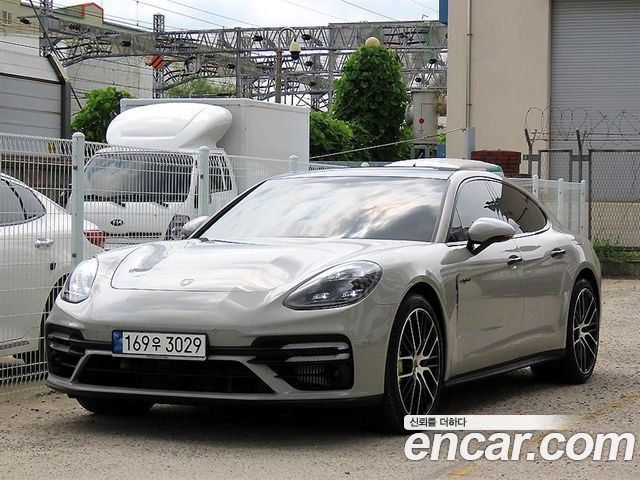 Porsche Panamera 2.9 AWD E-Hybrid Platinum Edition - фото 0