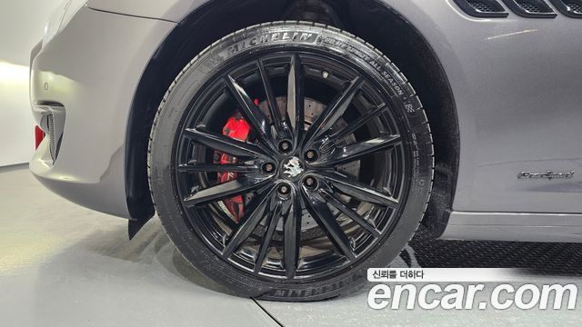 Maserati Quattroporte S Q4 3.0 V6 Gransport - фото 3