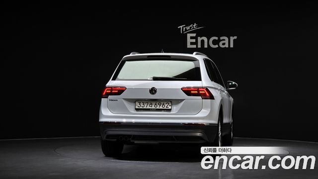 Volkswagen Tiguan 2-го поколения 2.0 TDI Premium - фото 3