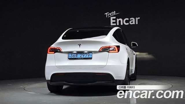 Tesla Model Y RWD - фото 3