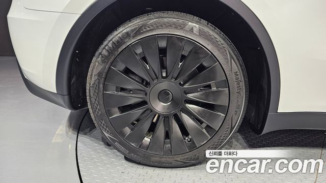 Tesla Model Y RWD - фото 4