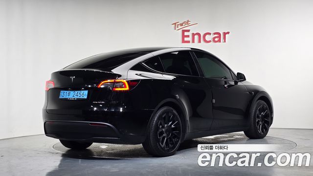Tesla Model Y Long Range AWD - фото 1