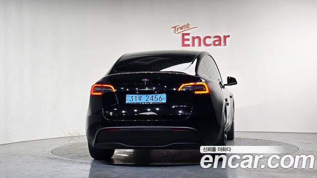 Tesla Model Y Long Range AWD - фото 3
