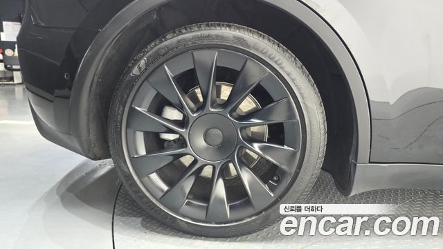Tesla Model Y Long Range AWD - фото 4