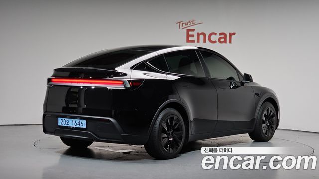 Tesla Model Y RWD - фото 0
