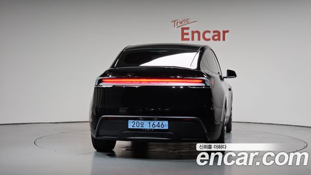 Tesla Model Y RWD - фото 2