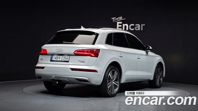 Audi Q5 FY 50 TDI Quattro Premium - фото 1