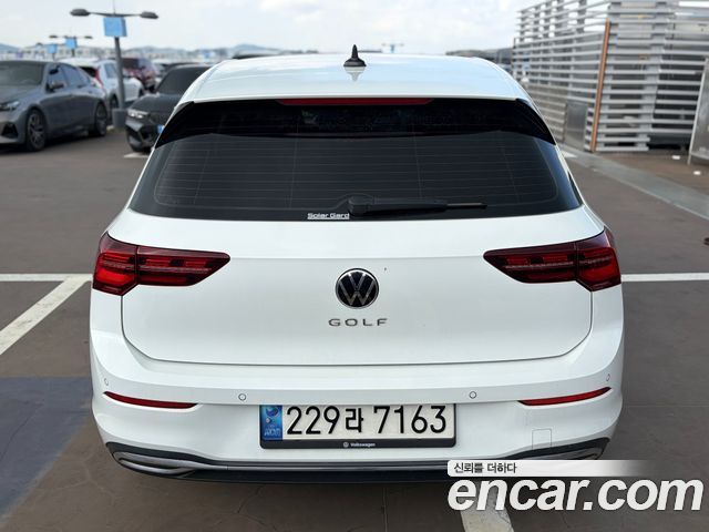 Volkswagen Golf 8-го поколения 2.0 TDI Prestige - фото 4