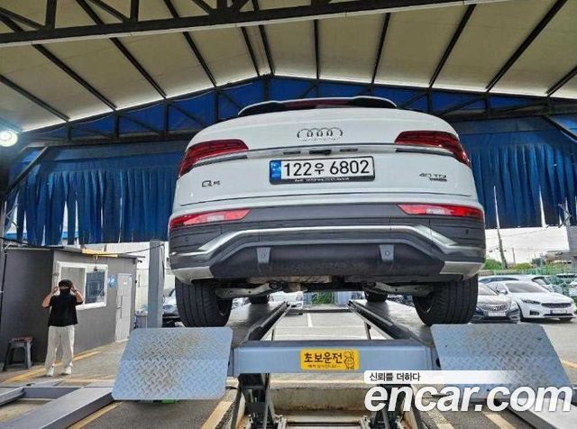 Audi Q5 FY 40 TDI Quattro Sportback Premium - фото 1