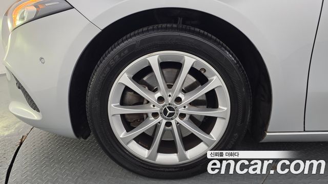 Mercedes-Benz A-Class W177 A220 Hatchback - фото 4