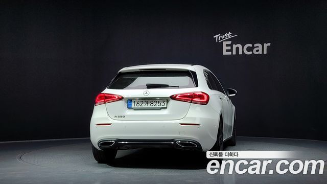 Mercedes-Benz A-Class W177 A220 Hatchback - фото 3