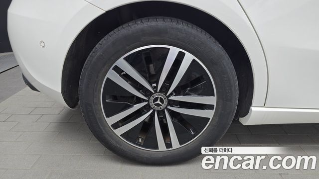 Mercedes-Benz A-Class W177 A220 Hatchback - фото 4