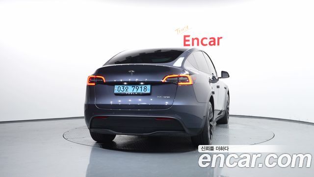 Tesla Model Y Long Range AWD - фото 3