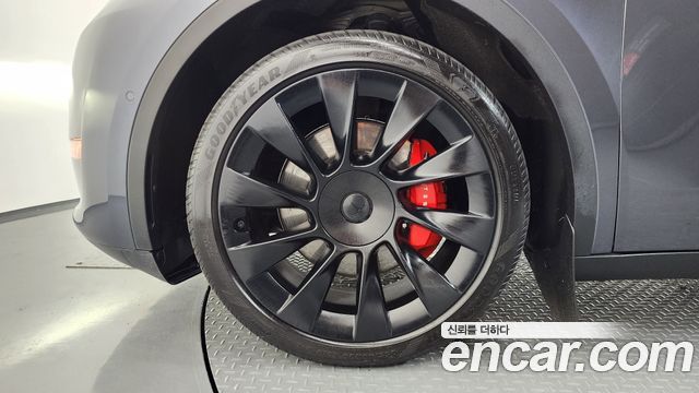 Tesla Model Y Long Range AWD - фото 4