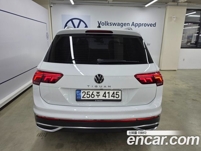 Volkswagen Tiguan 2-го поколения 2.0 TDI Prestige - фото 3
