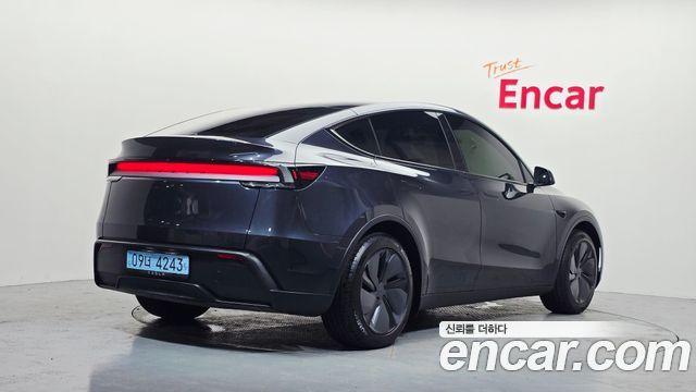 Tesla Model Y RWD - фото 1