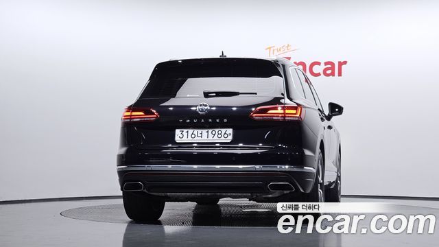 Volkswagen Touareg 3-го поколения 3.0 TDI Prestige - фото 3