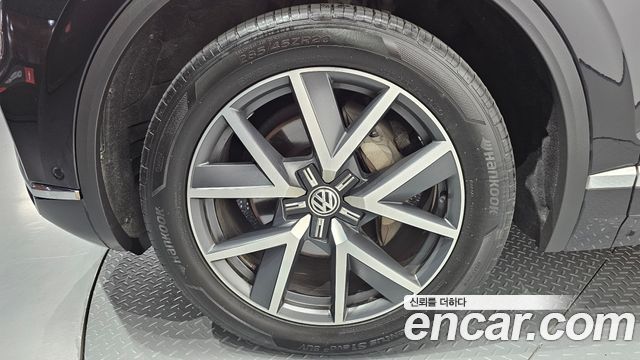 Volkswagen Touareg 3-го поколения 3.0 TDI Prestige - фото 4