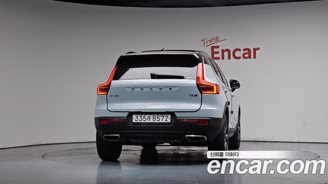Volvo XC40 T4 R-Design - фото 2