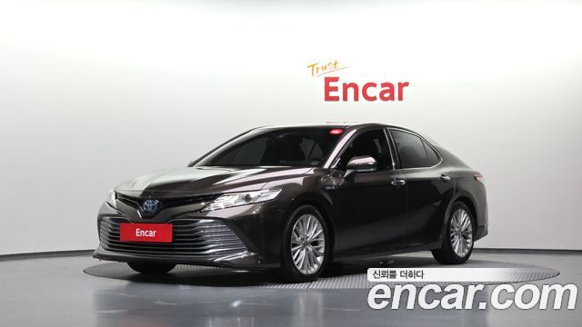 Toyota Camry XV70 2.5 XLE Hybrid - фото 0