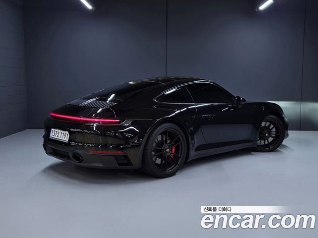 Porsche 911 Carrera 4 GTS - фото 1