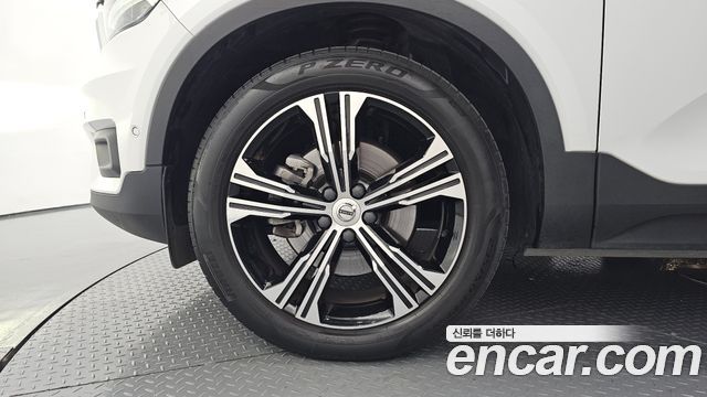 Volvo XC40 B4 Inscription - фото 4