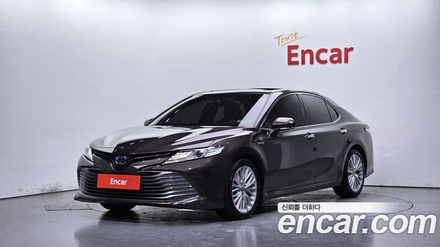 Toyota Camry XV70 2.5 XLE Hybrid - фото 0