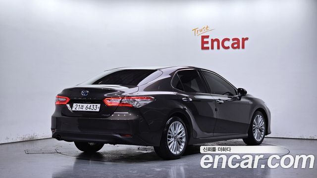 Toyota Camry XV70 2.5 XLE Hybrid - фото 1