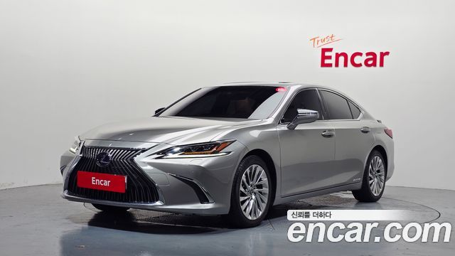 Lexus ES 300h 7-го поколения Executive - фото 0