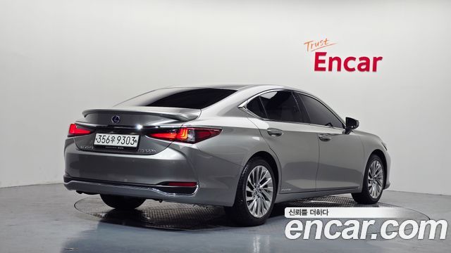 Lexus ES 300h 7-го поколения Executive - фото 1
