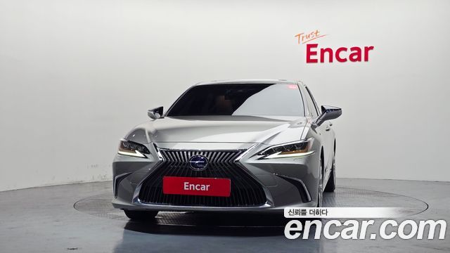 Lexus ES 300h 7-го поколения Executive - фото 2