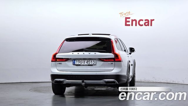 Volvo V90 Cross Country T5 Pro AWD - фото 3