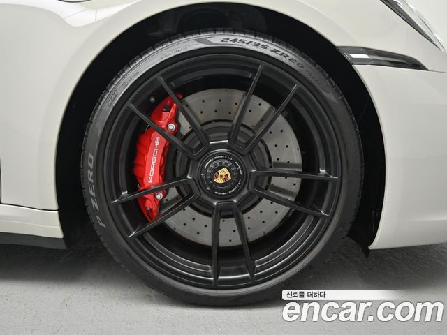 Porsche 911 Carrera 4 GTS - фото 4