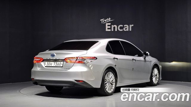 Toyota Camry XV70 2.5 XLE Hybrid - фото 1