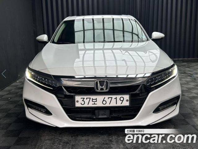 Honda Accord 10-го поколения 2.0 Hybrid Touring - фото 0