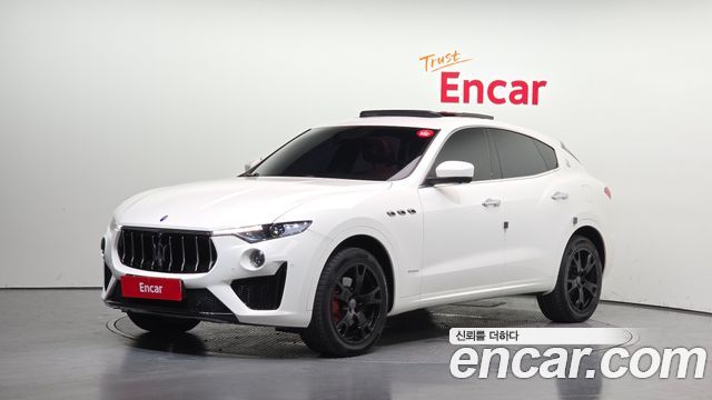 Maserati Levante 3.0 Diesel AWD GranLusso - фото 0