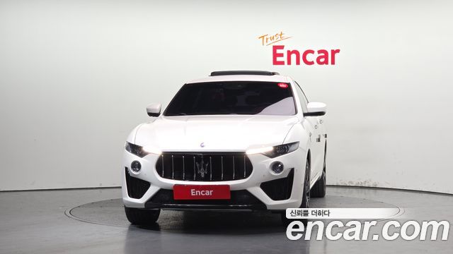 Maserati Levante 3.0 Diesel AWD GranLusso - фото 2