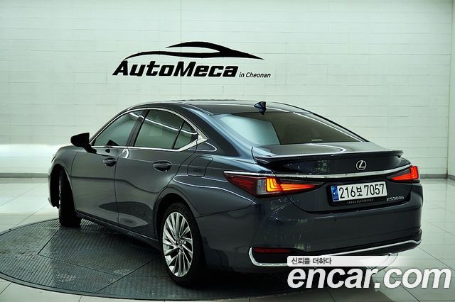 Lexus ES 300h 7-го поколения Luxury Plus - фото 2