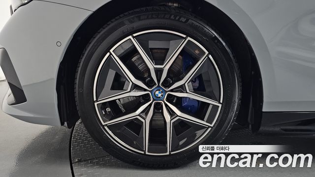 BMW i5 G60 eDrive 40 M Sport - фото 3