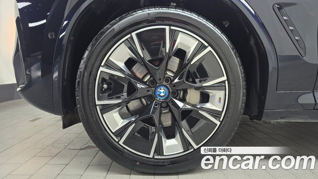 BMW iX3 M Sports - фото 4