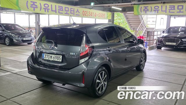 Toyota Prius 1.5 Crossover - фото 3
