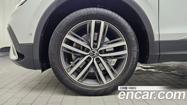 Volkswagen Tiguan Allspace 2.0 TSI Prestige - фото 4