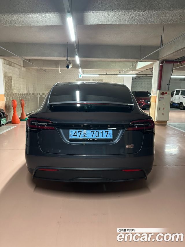 Tesla Model X Plaid - фото 2