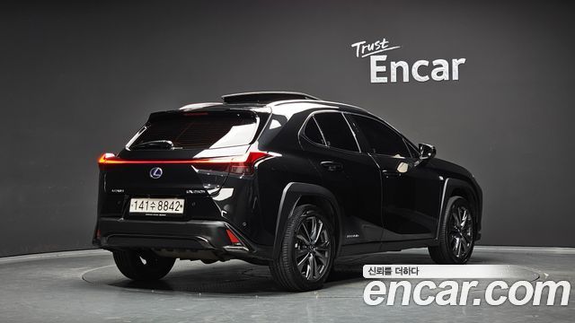 Lexus UX 250h 2.0 F-Sport 2WD - фото 1