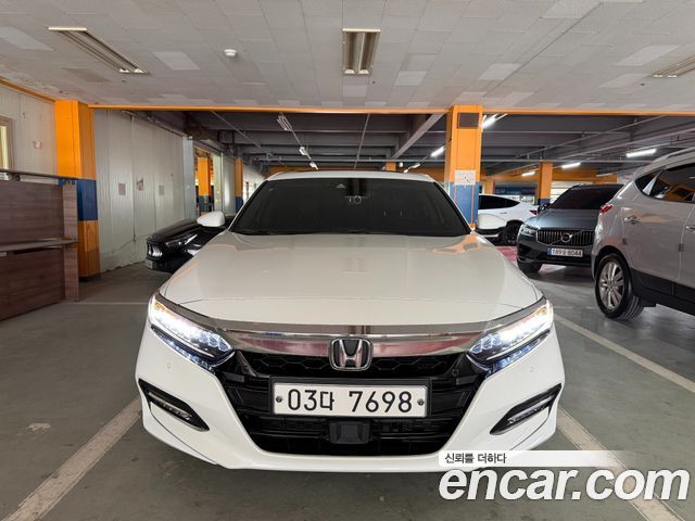 Honda Accord 10-го поколения 2.0 Hybrid Touring - фото 0