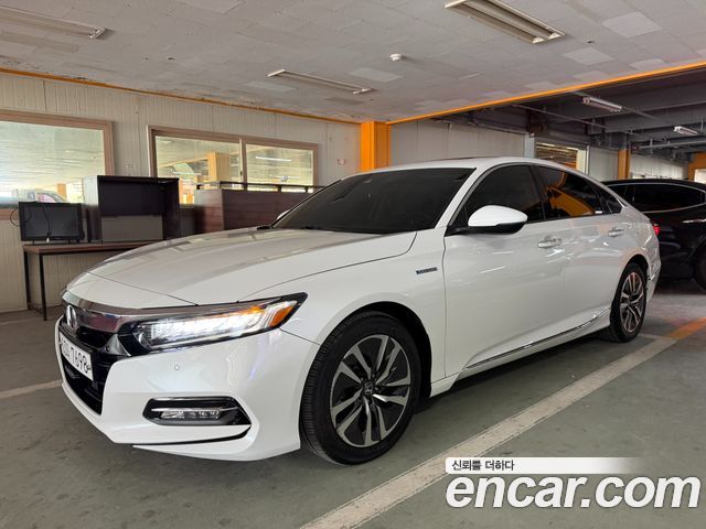 Honda Accord 10-го поколения 2.0 Hybrid Touring - фото 2