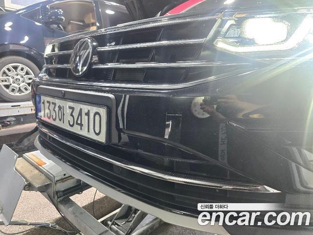 Volkswagen Tiguan 2-го поколения 2.0 TDI Prestige - фото 0
