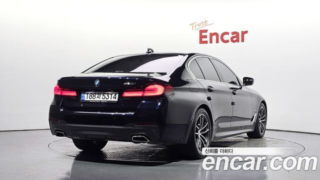 BMW 5 Series G30 520i M Sport - фото 1