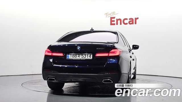 BMW 5 Series G30 520i M Sport - фото 3
