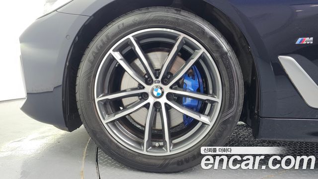 BMW 5 Series G30 520i M Sport - фото 4